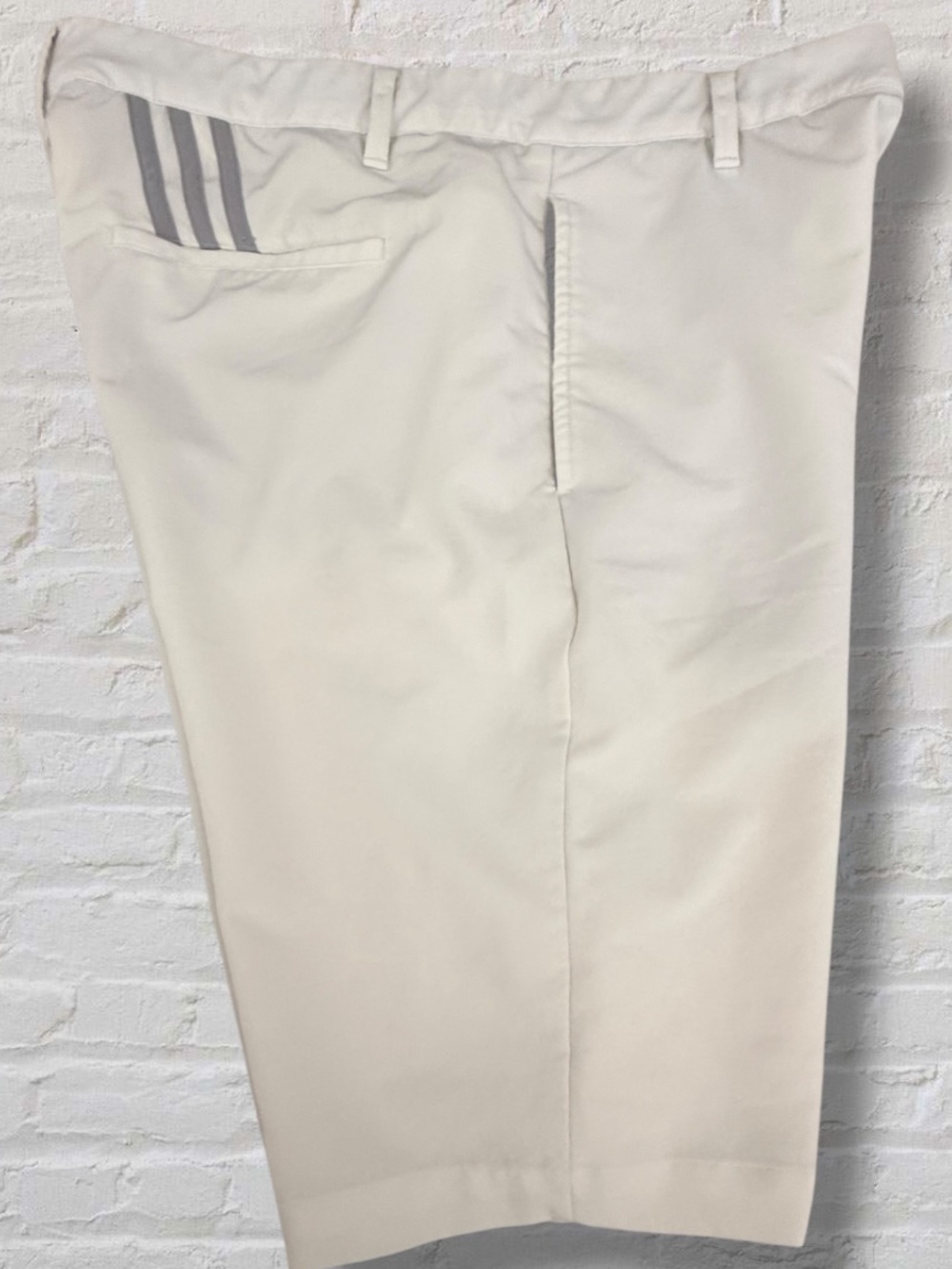 Adidas Golf Shorts Men’s 32 White Gray 3 Stripe Performance Flat Front